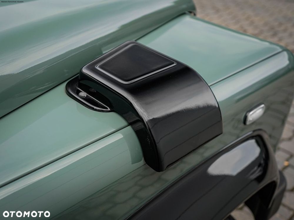 Land Rover Defender - 10