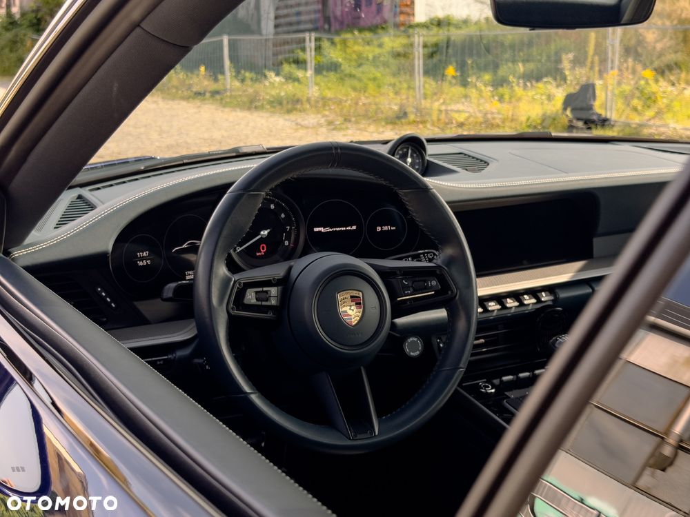 Porsche 911 Carrera 4S - 15