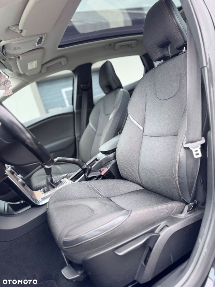 Volvo V40 Cross Country - 18