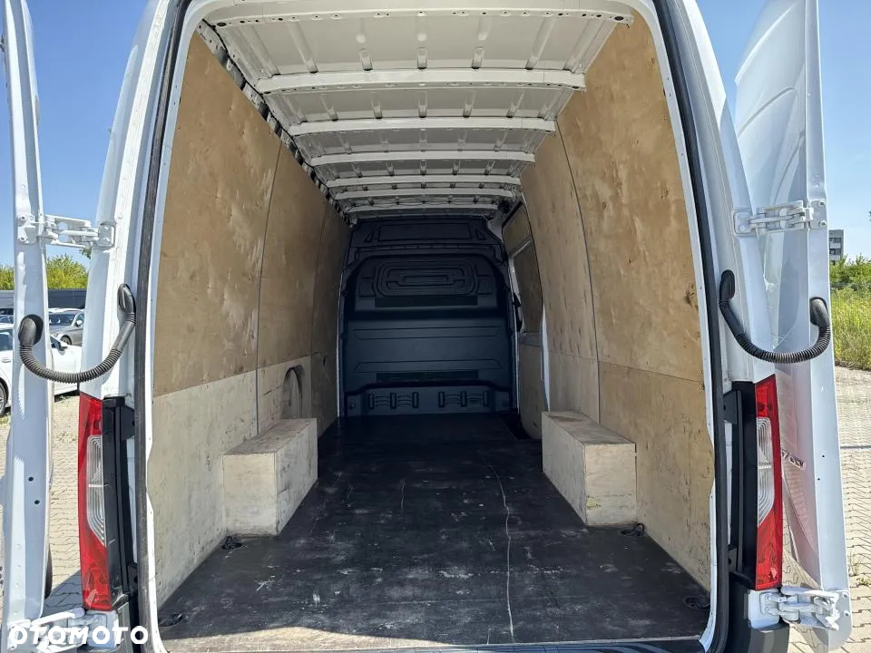 Mercedes-Benz Sprinter - 18