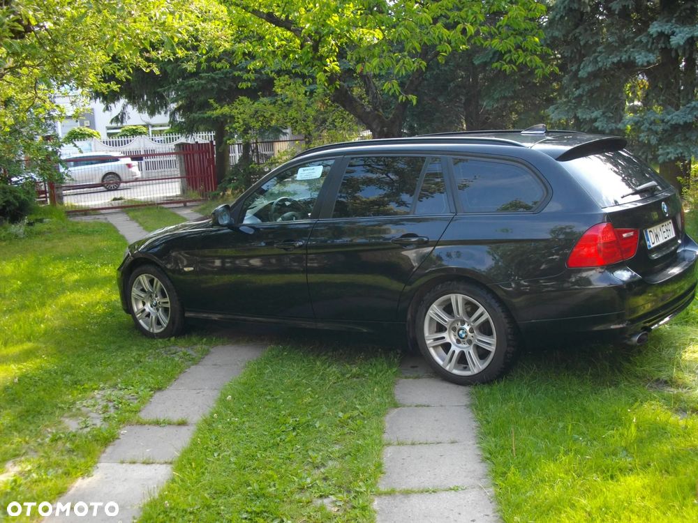 BMW Seria 3 320d xDrive DPF - 1