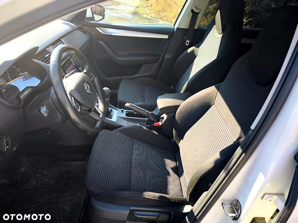 Skoda Octavia 1.4 TSI Ambition - 28