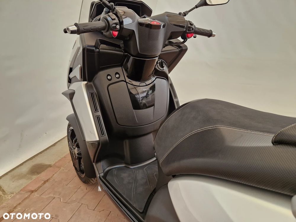 Peugeot Metropolis - 26