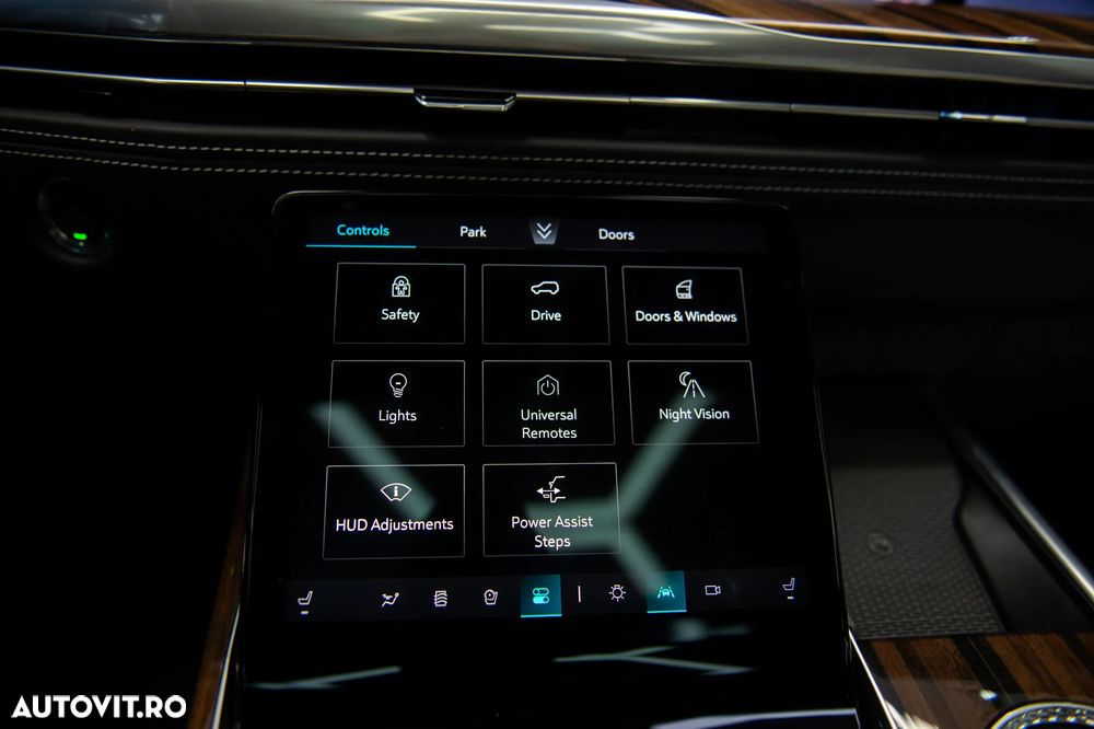 Cadillac Escalade - 20