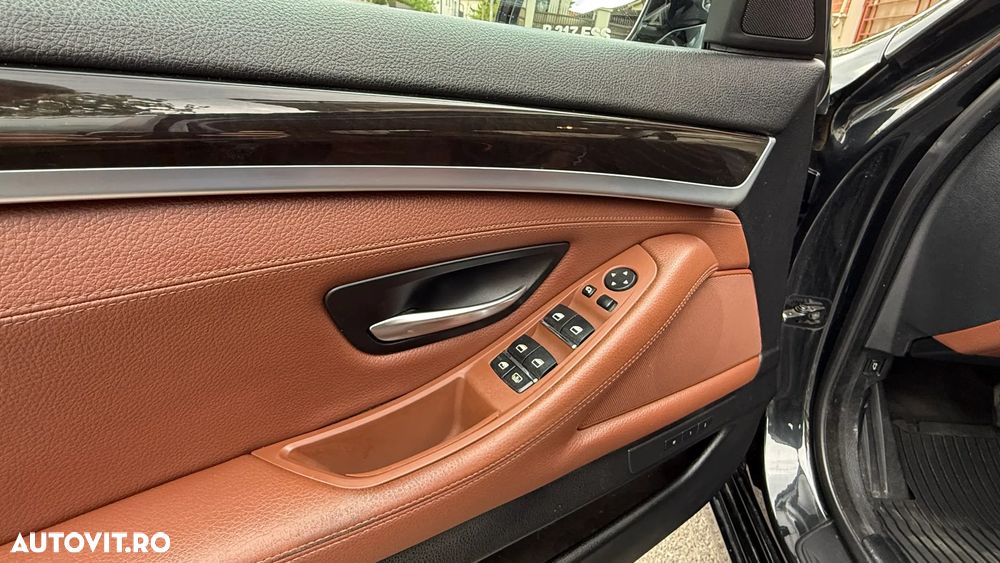 BMW Seria 5 525d xDrive - 13