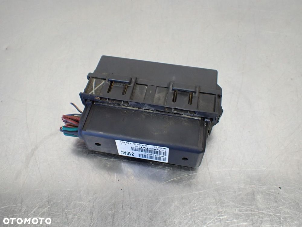 SKRZYNKA BEZPIECZNIKÓW DODGE CALIBER  P05084340AC 16238BZ - 1