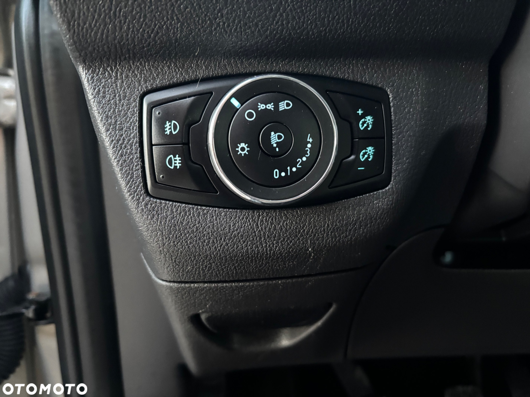 Ford Tourneo Courier 1.0 EcoBoost Titanium - 20