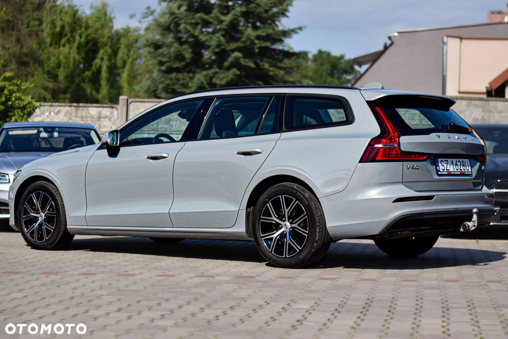 Volvo V60 B3 B DKG Momentum Pro - 31