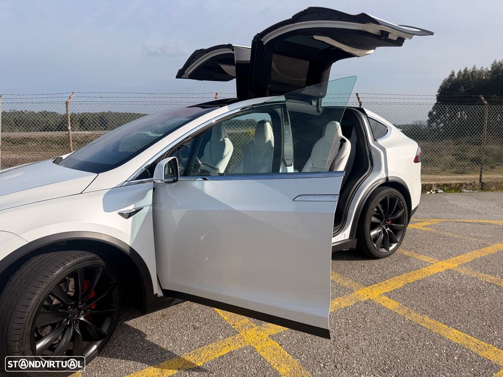 Tesla Model X Performance - 16