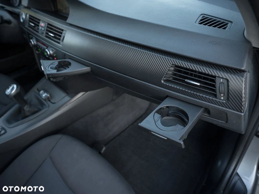 BMW Seria 3 318i Edition Lifestyle - 32