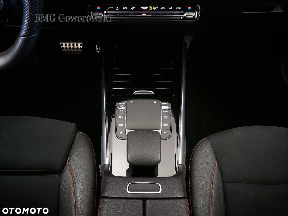 Mercedes-Benz GLB - 14