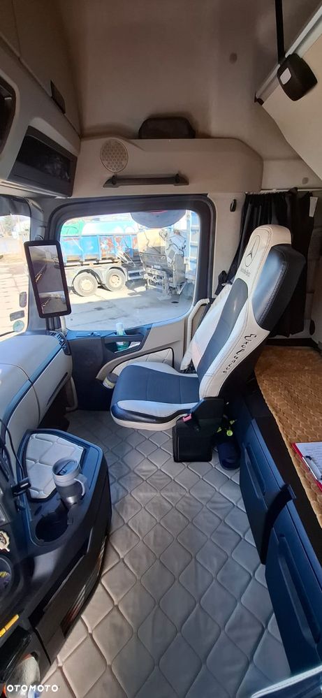 Mercedes-Benz ACTROS - 9