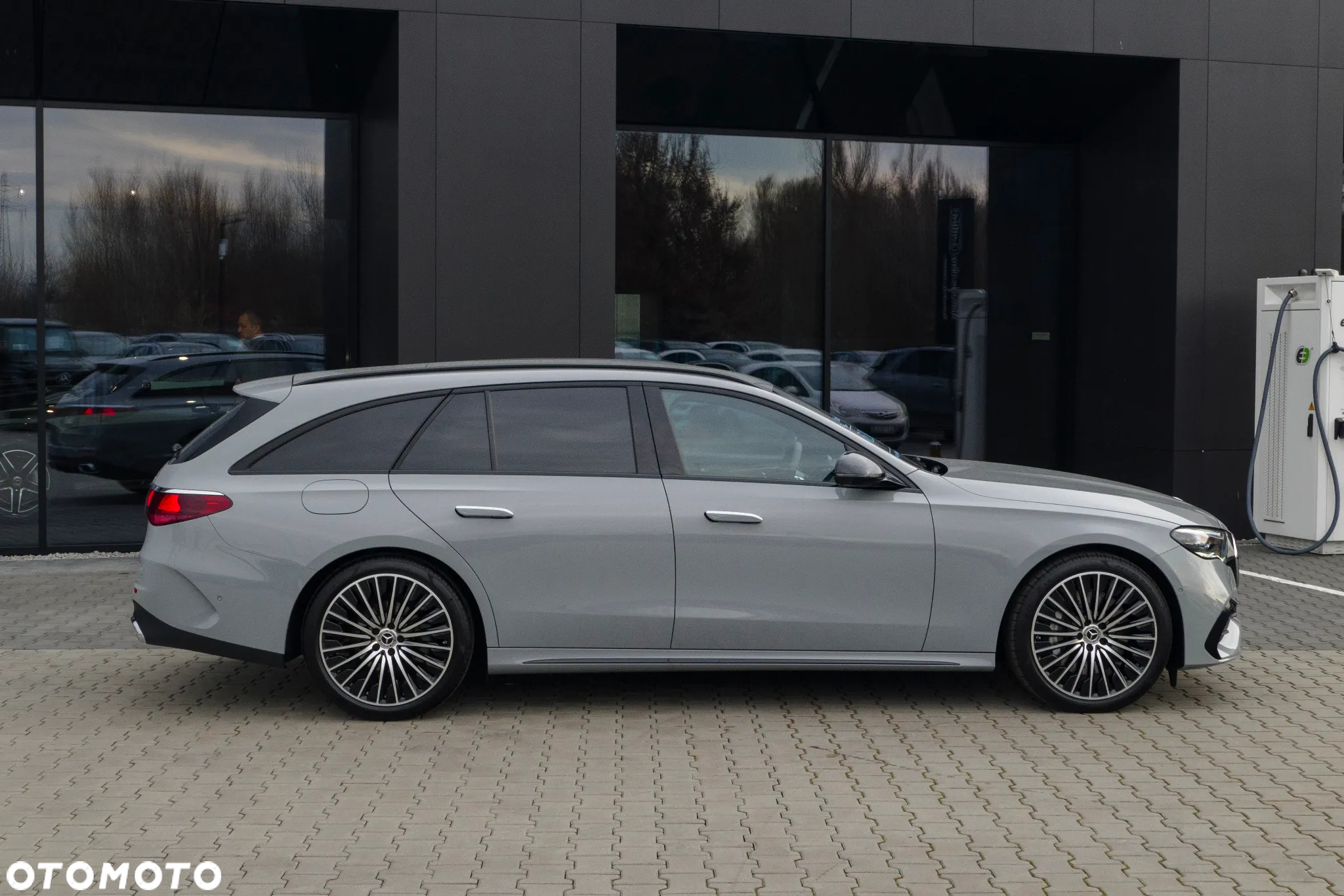 Mercedes-Benz Klasa E 220 d 4-Matic - 4