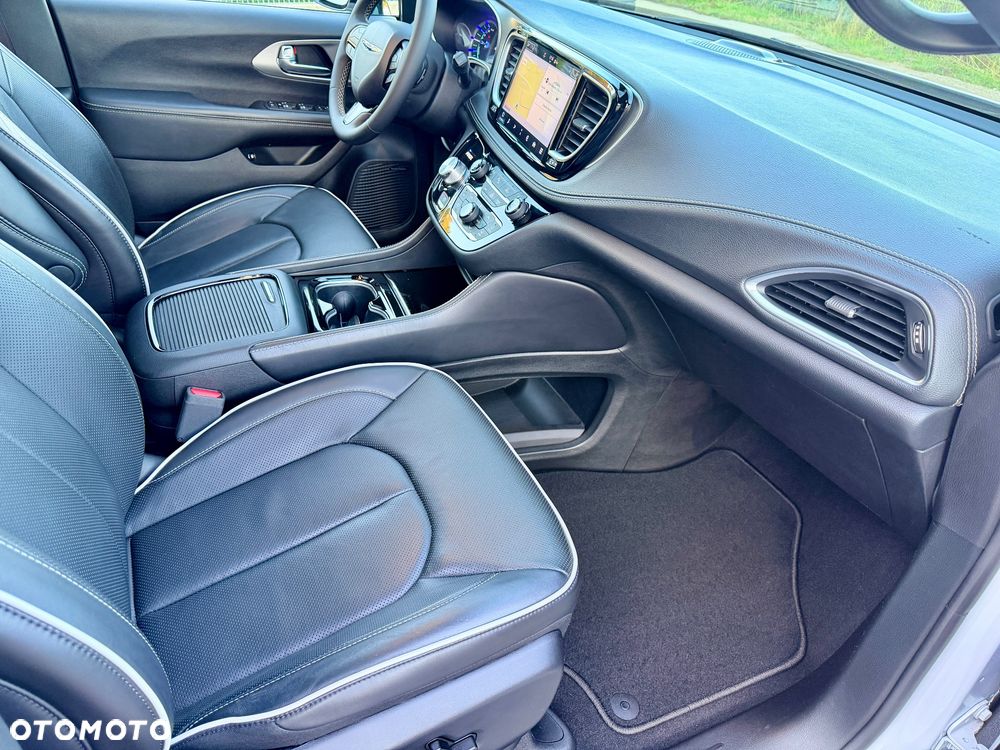 Chrysler Pacifica - 41