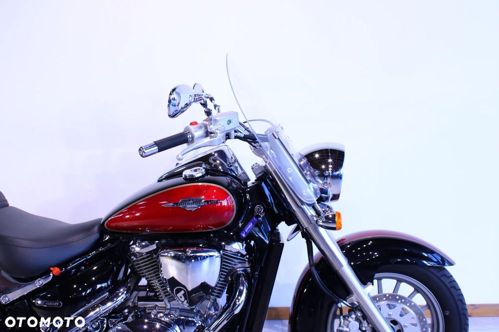 Suzuki Intruder - 13