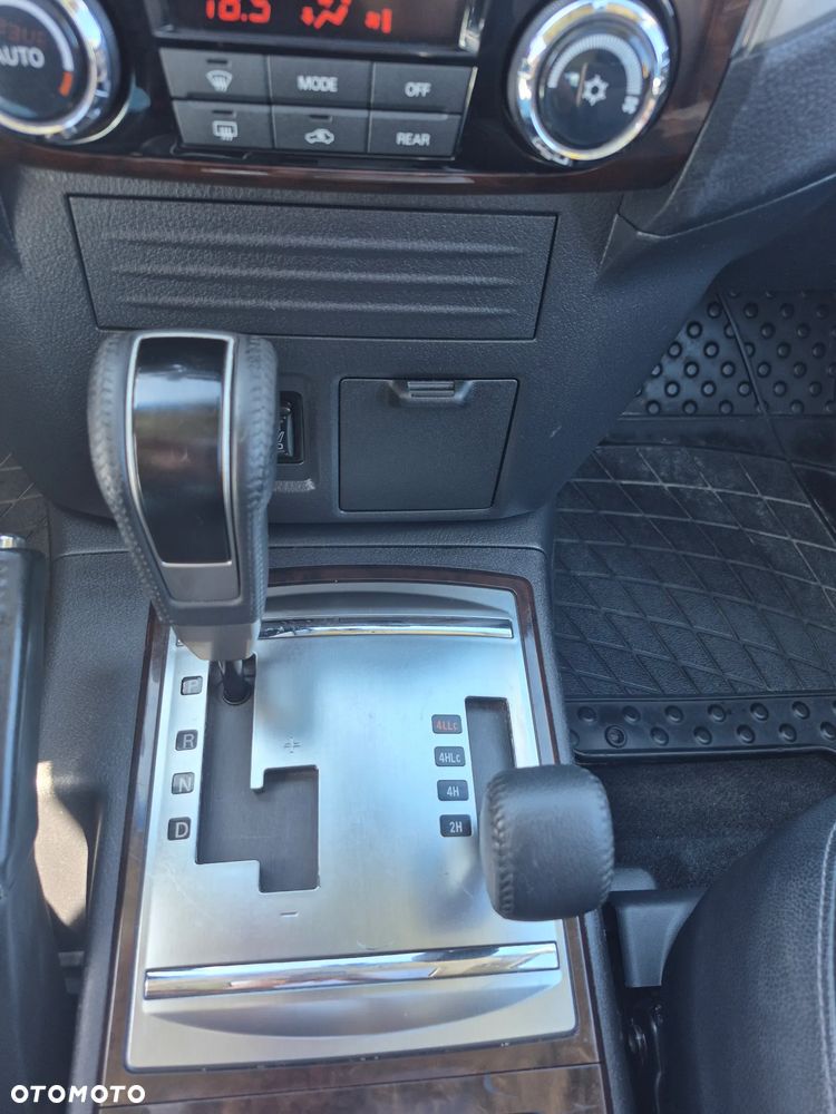 Mitsubishi Pajero 3.2 DI-D Automatik Final Edition - 22