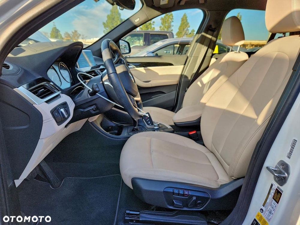 BMW X1 xDrive25i GPF Sport Line - 8