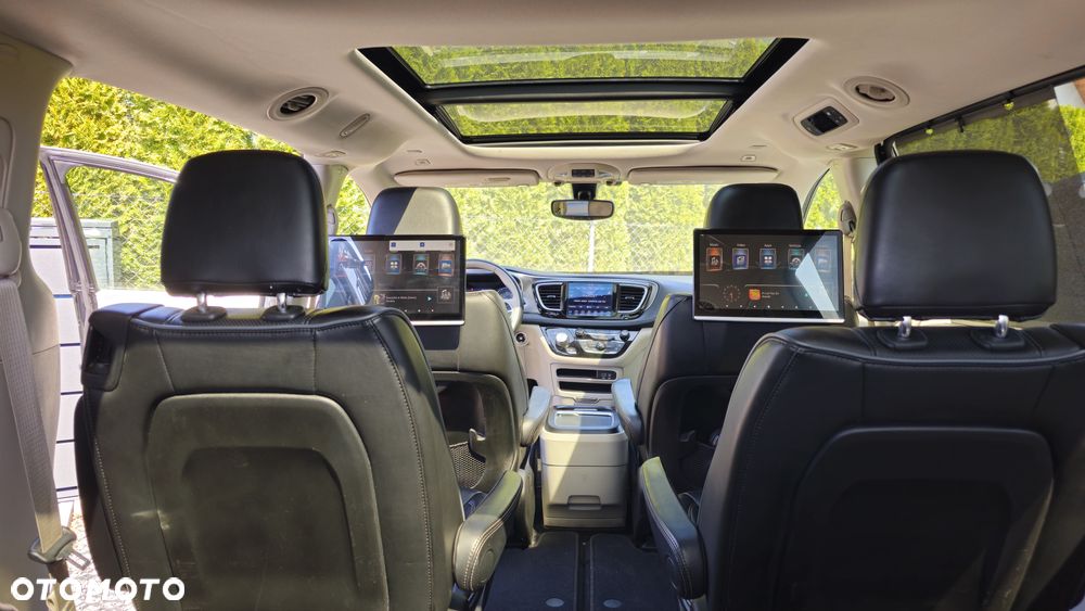 Chrysler Pacifica - 32