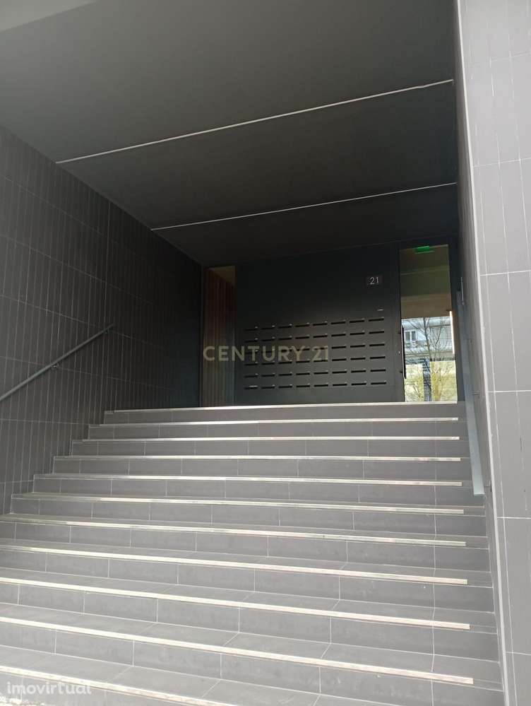 T1 para arrendamento, na Avenida de Berlim, em Lisboa. - Grande imagem: 4/12