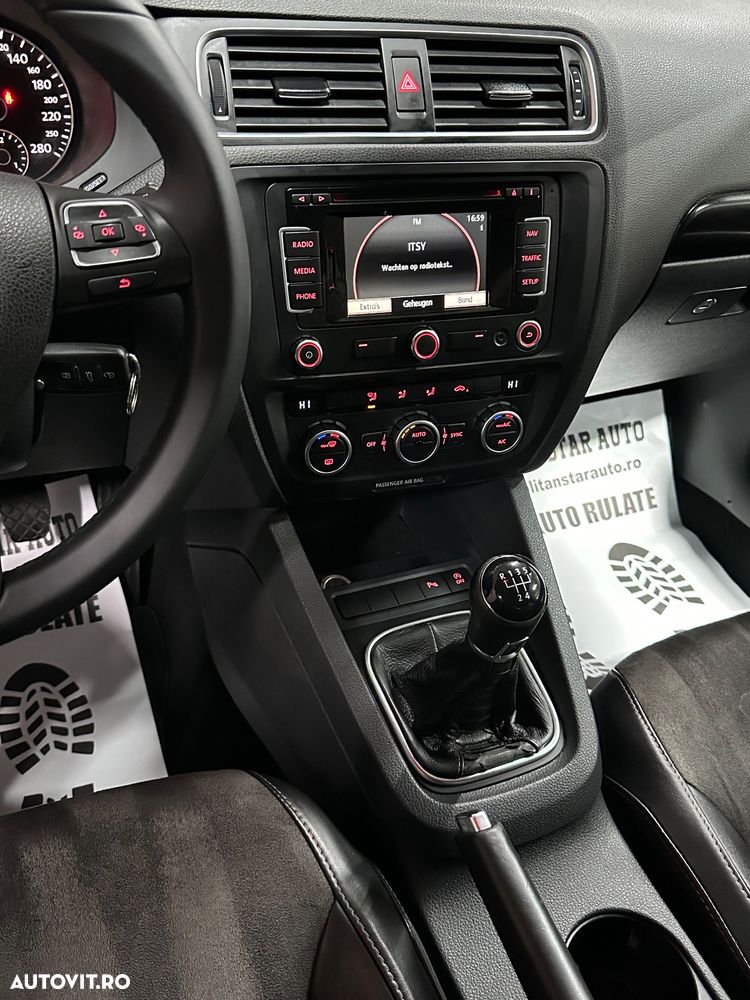 Volkswagen Jetta 1.6 TDI Comfortline - 10