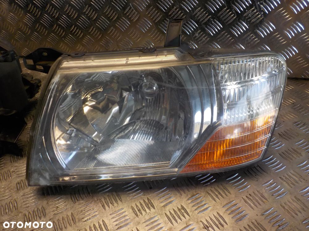 MITSUBISHI PAJERO III SHOGUN LAMPA PRAWA PRZÓD UK - 2