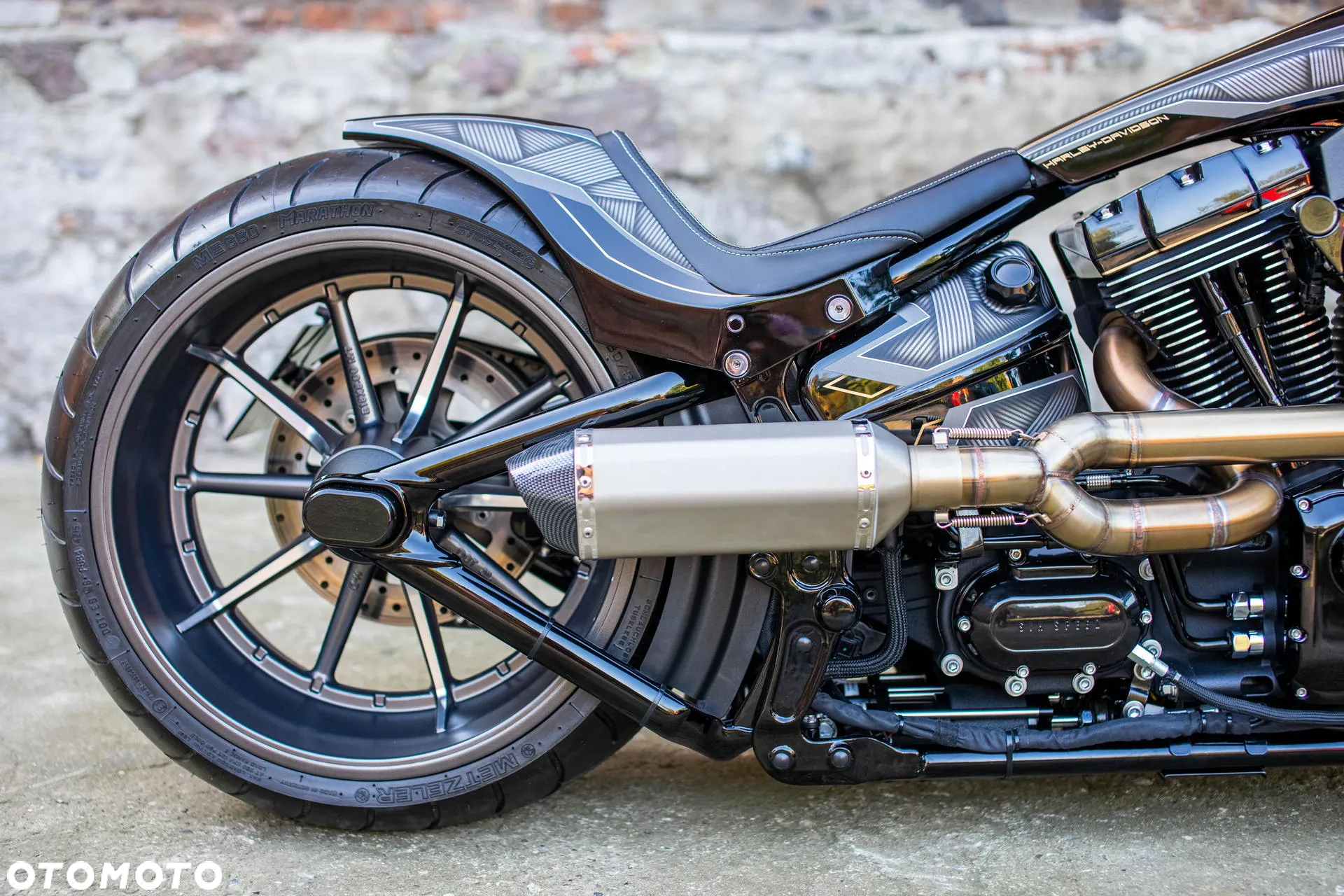 Harley-Davidson Softail Breakout - 26