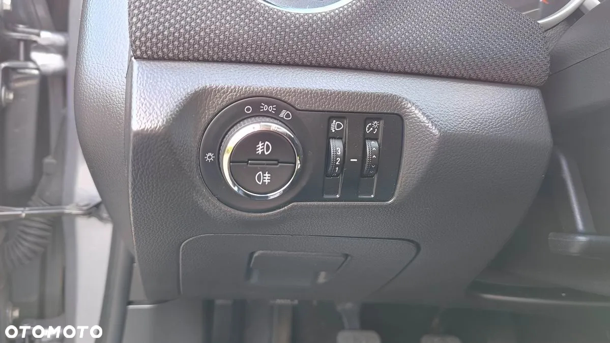 Chevrolet Cruze 1.7 LT - 35
