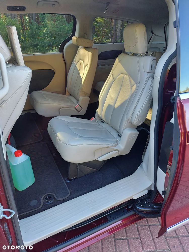 Chrysler Pacifica - 9