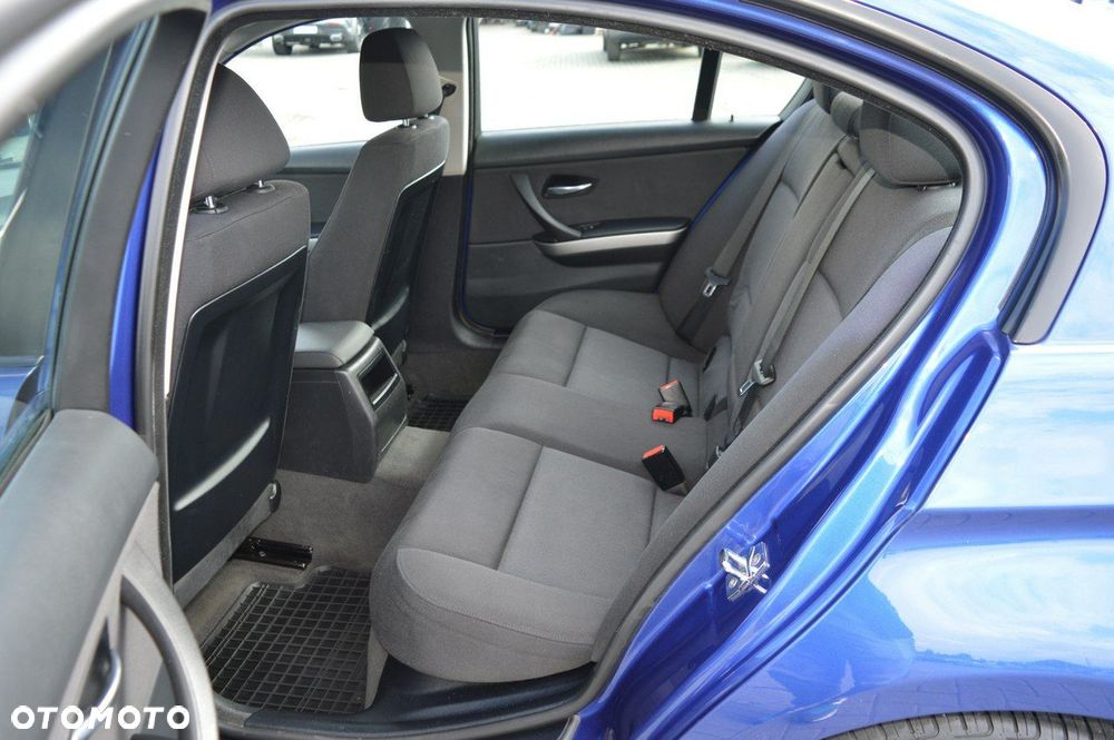 BMW Seria 3 318i - 29