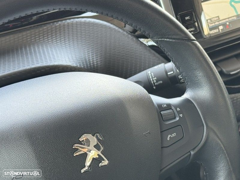 Peugeot 208 1.5 BlueHDi Signature - 10
