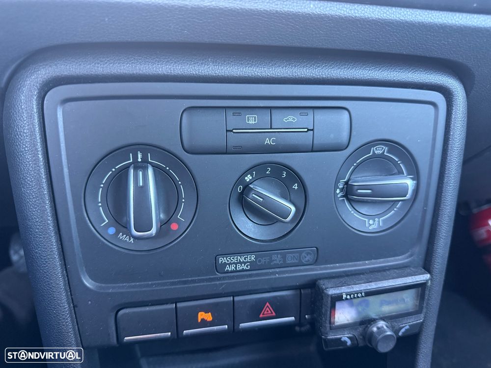 VW New Beetle 1.6 TDi Design - 11