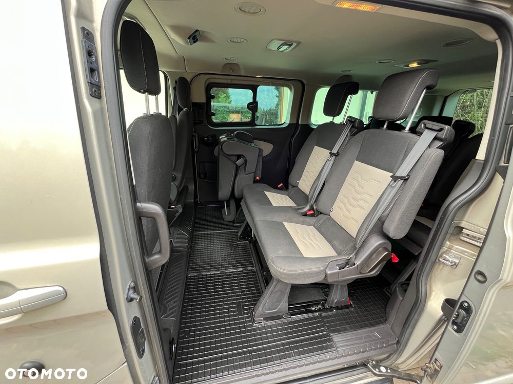 Ford Tourneo Custom - 25