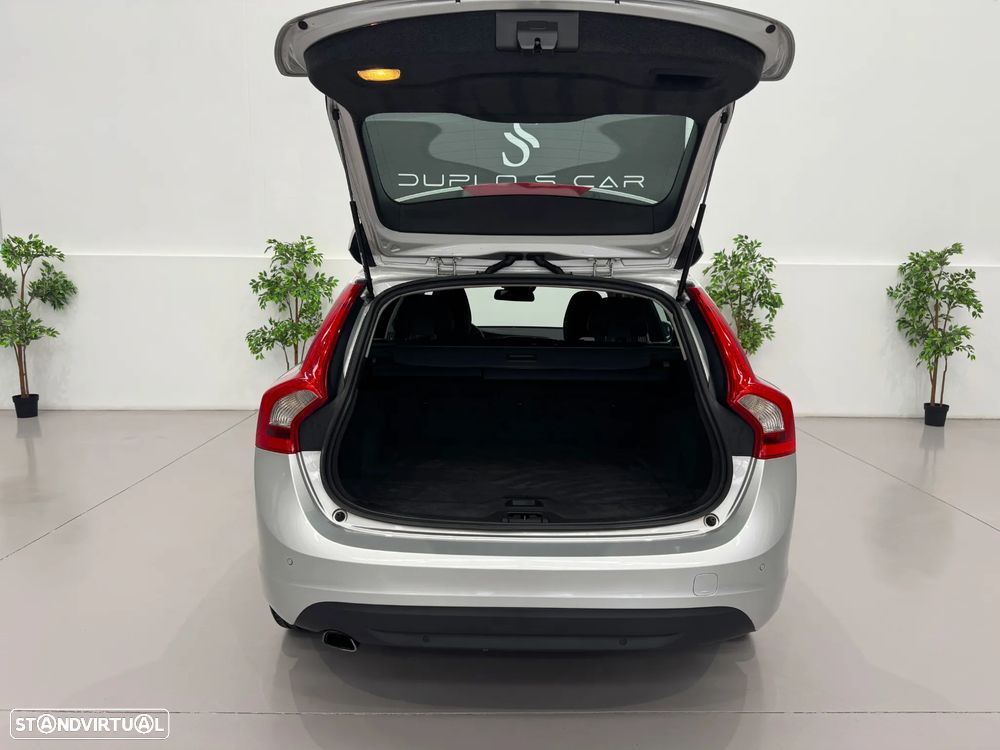 Volvo V60 2.0 D3 Momentum - 26