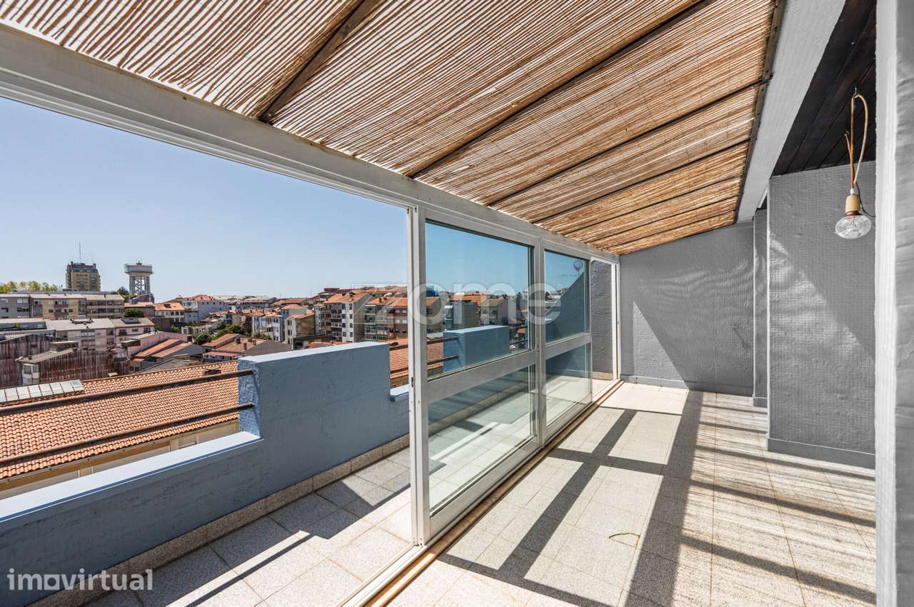 APARTAMENTO T4 DUPLEX NA RUA LATINO COELHO - PORTO - Grande imagem: 2/42
