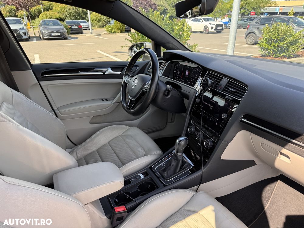 Volkswagen Golf - 8