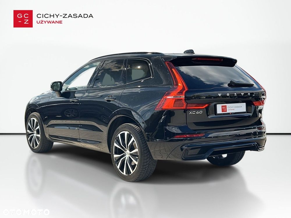 Volvo XC 60 B5 B AWD Plus Dark - 4
