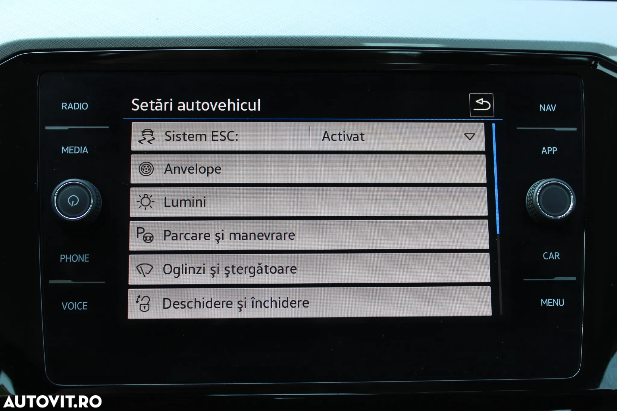 Volkswagen Passat 2.0 TDI DSG Comfortline - 26