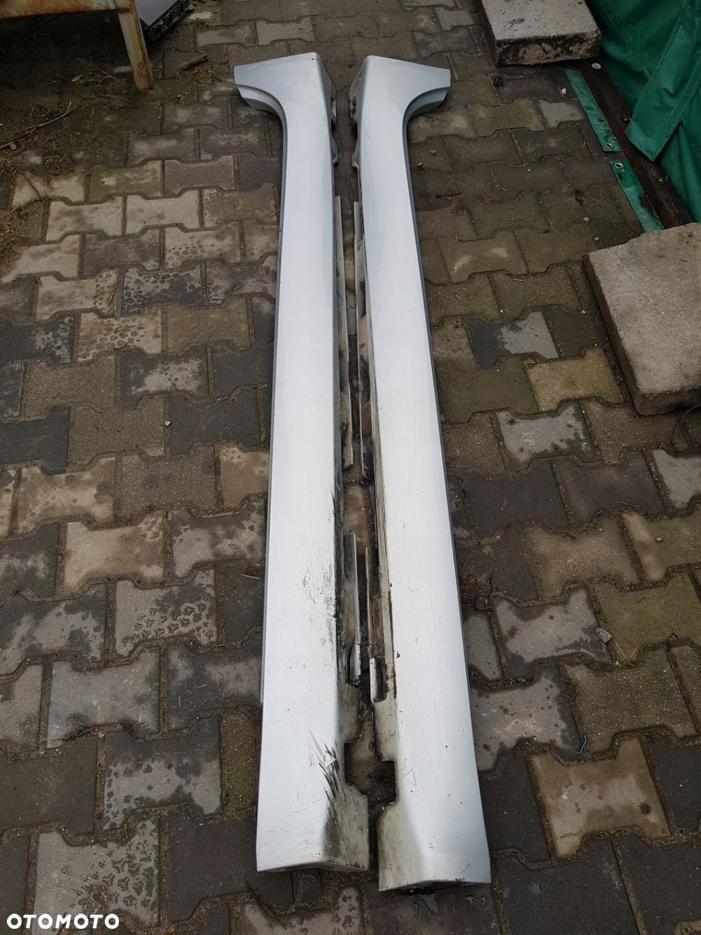 JAGUAR XF LISTWA PROGOWA LEWA 8X23-F10609-A - 1