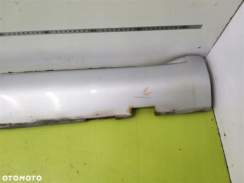 Listwa progowa ZEWNĘTRZNA lewa Dodge Magnum 2004-2008 SREBRNA - 3