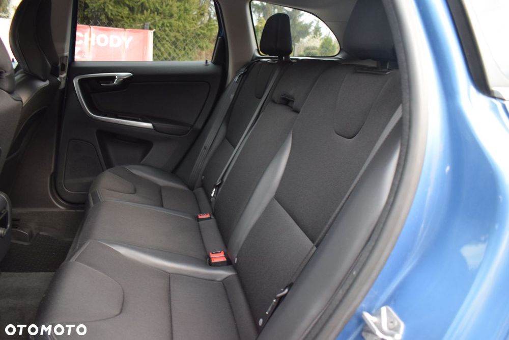 Volvo XC 60 D3 Momentum - 9