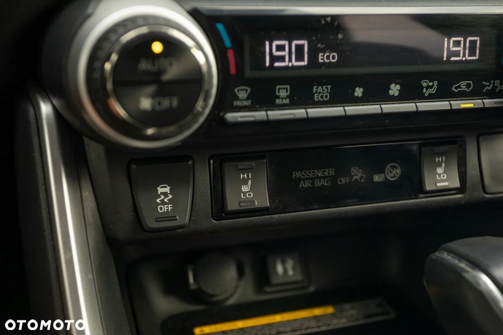 Toyota RAV4 2.5 Hybrid Black Edition by JBL 4x4 - 28