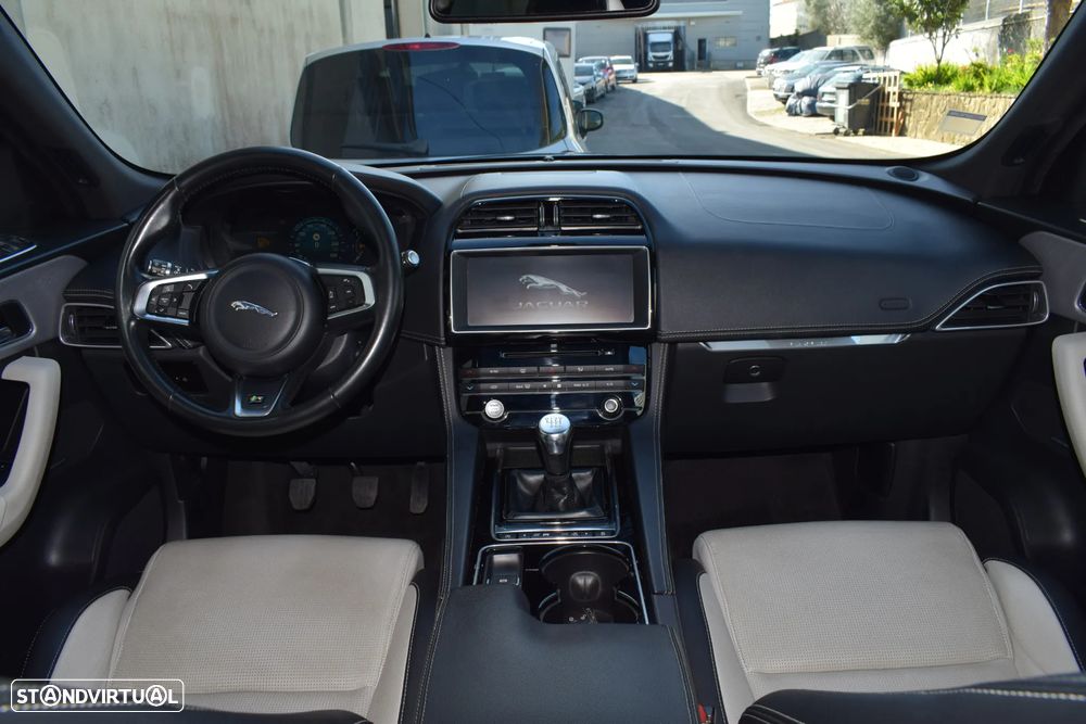 Jaguar F-Pace 2.0 i4D R-Sport - 40