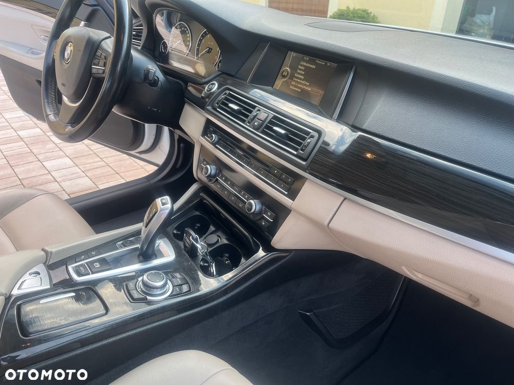 BMW Seria 5 528i xDrive Luxury Line - 16