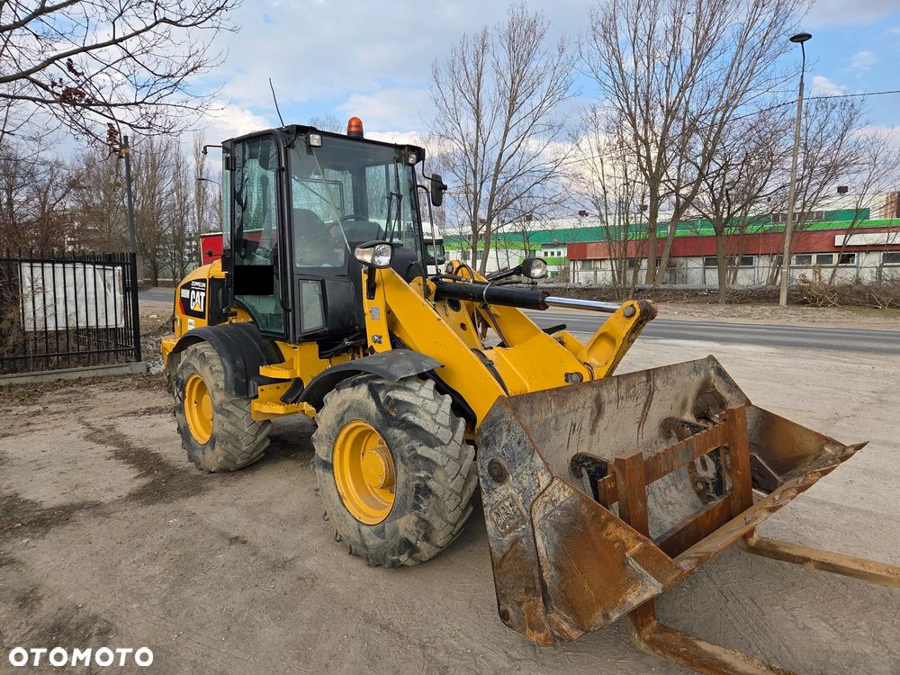 Caterpillar 908M - 8