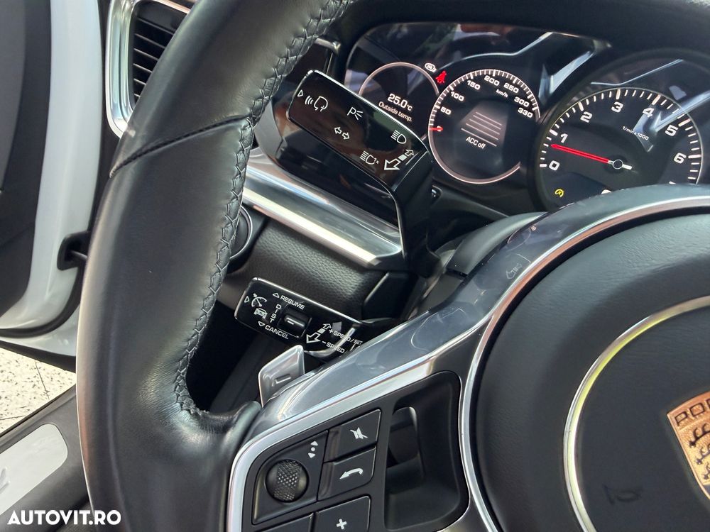Porsche Panamera 4S Executive - 30