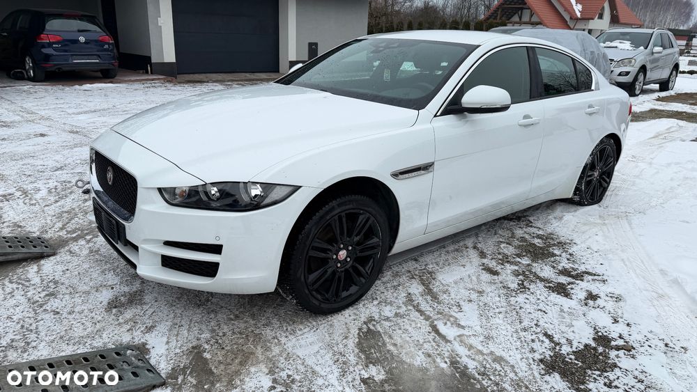 Jaguar XE - 6