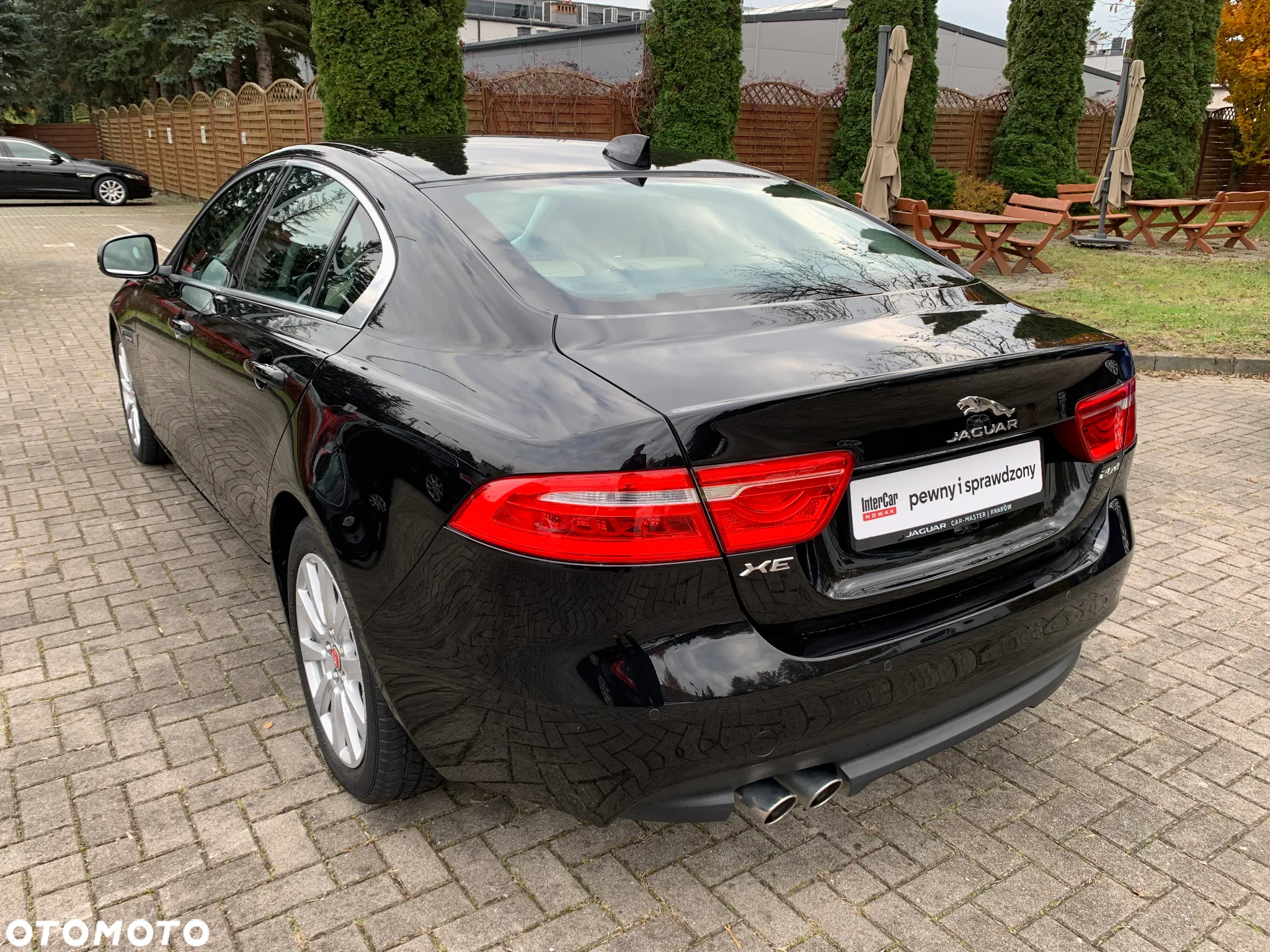 Jaguar XE 2.0 D Prestige - 8