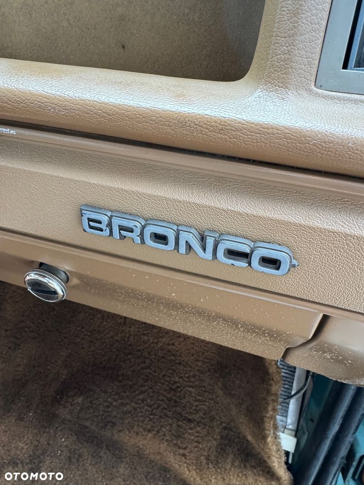 Ford Bronco - 11