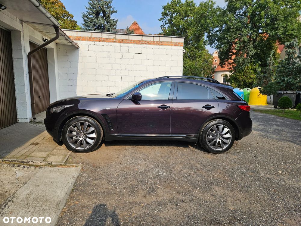 Infiniti QX70 - 11