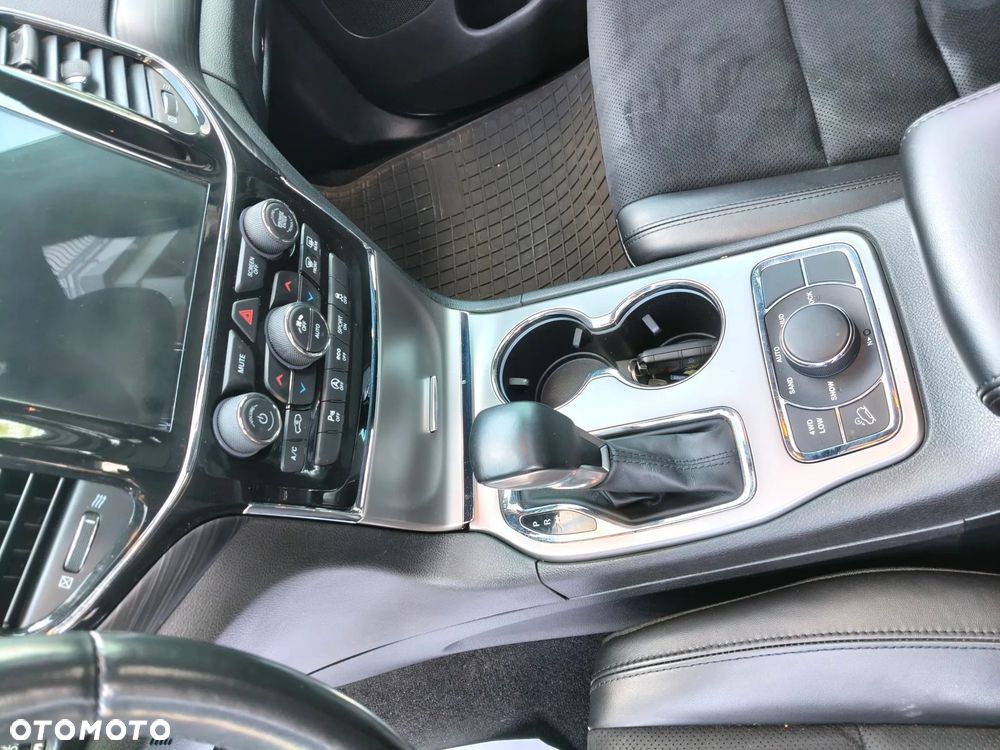 Jeep Grand Cherokee - 16